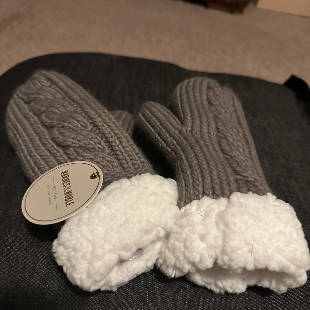 Toddler Knit Gloves New with tags